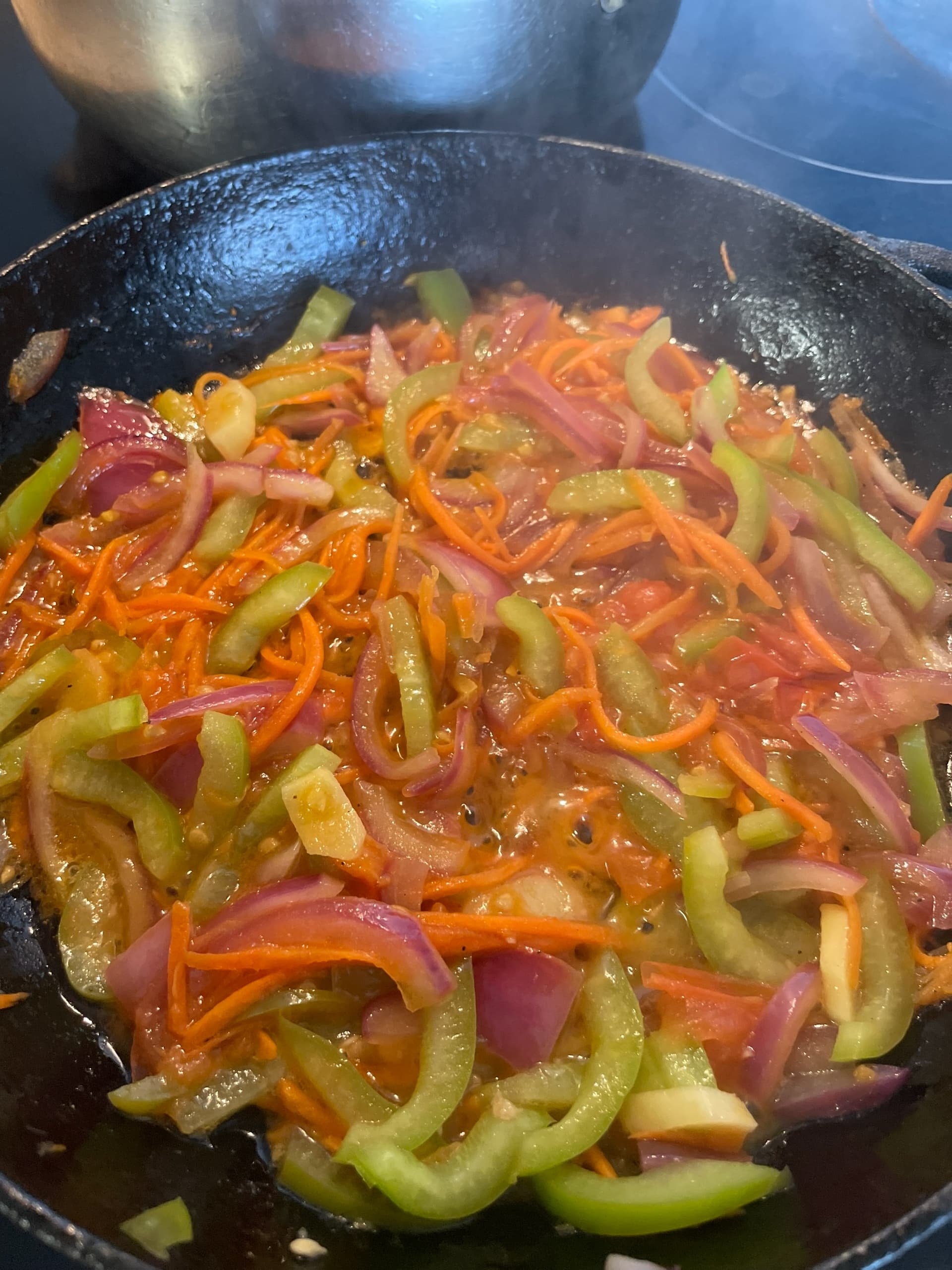 Удон с сосисками и овощами